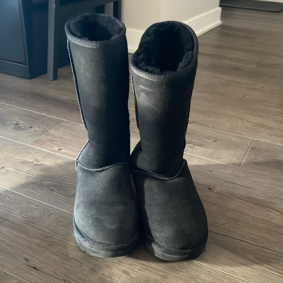 Slightly used Calf length Black Ugg boots - Picture 2 of 5